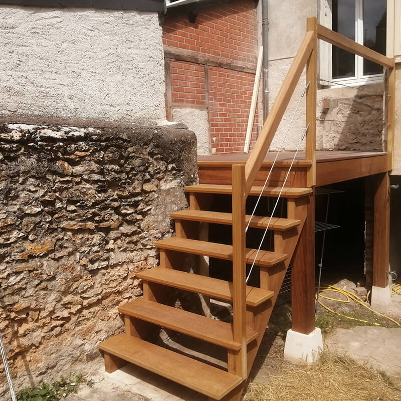 Pose d'escaliers en bois à Fondettes